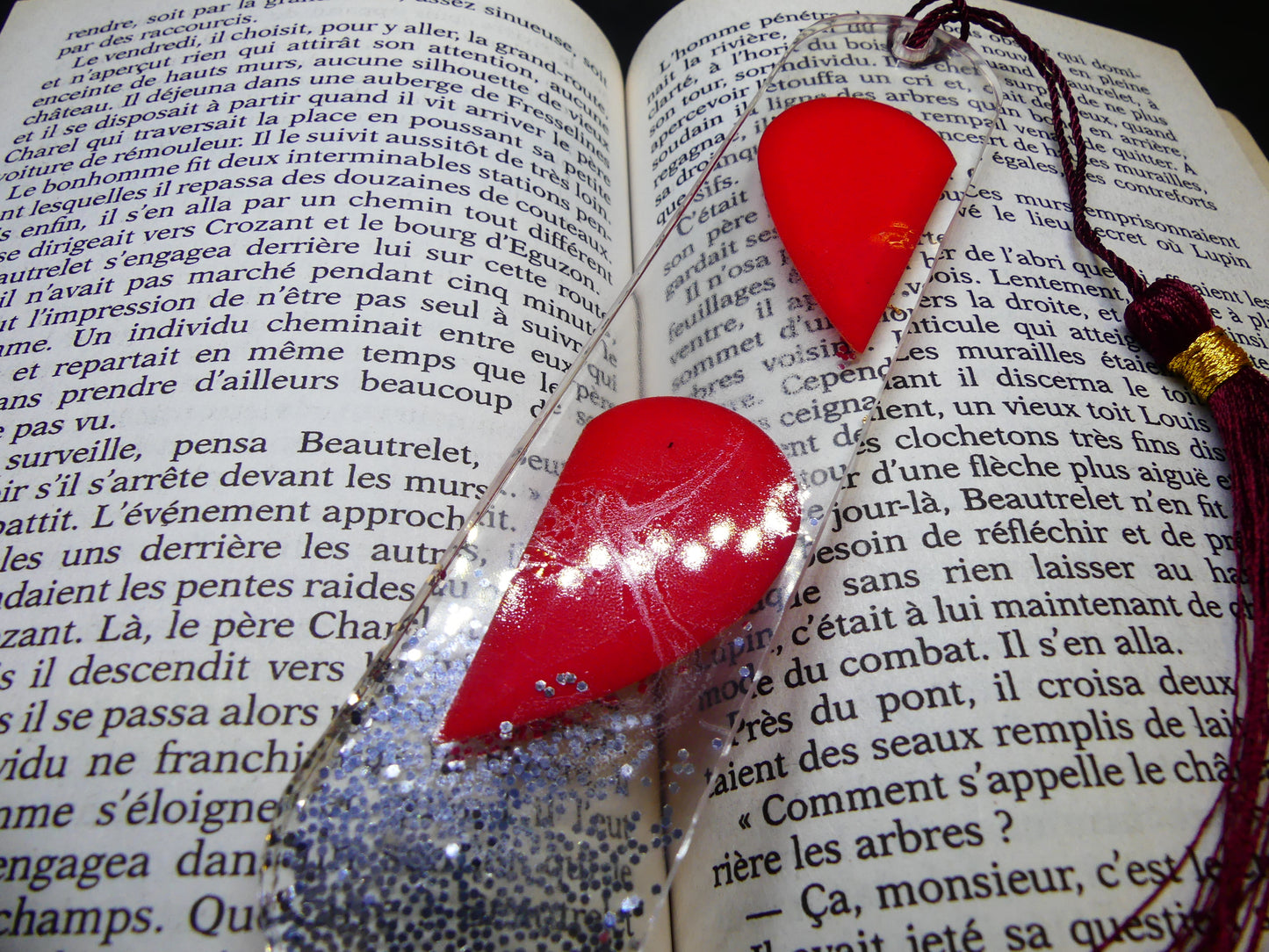 Marque-pages transparent cœur rouge/ paillettes grises