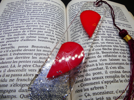 Marque-pages transparent cœur rouge/ paillettes grises