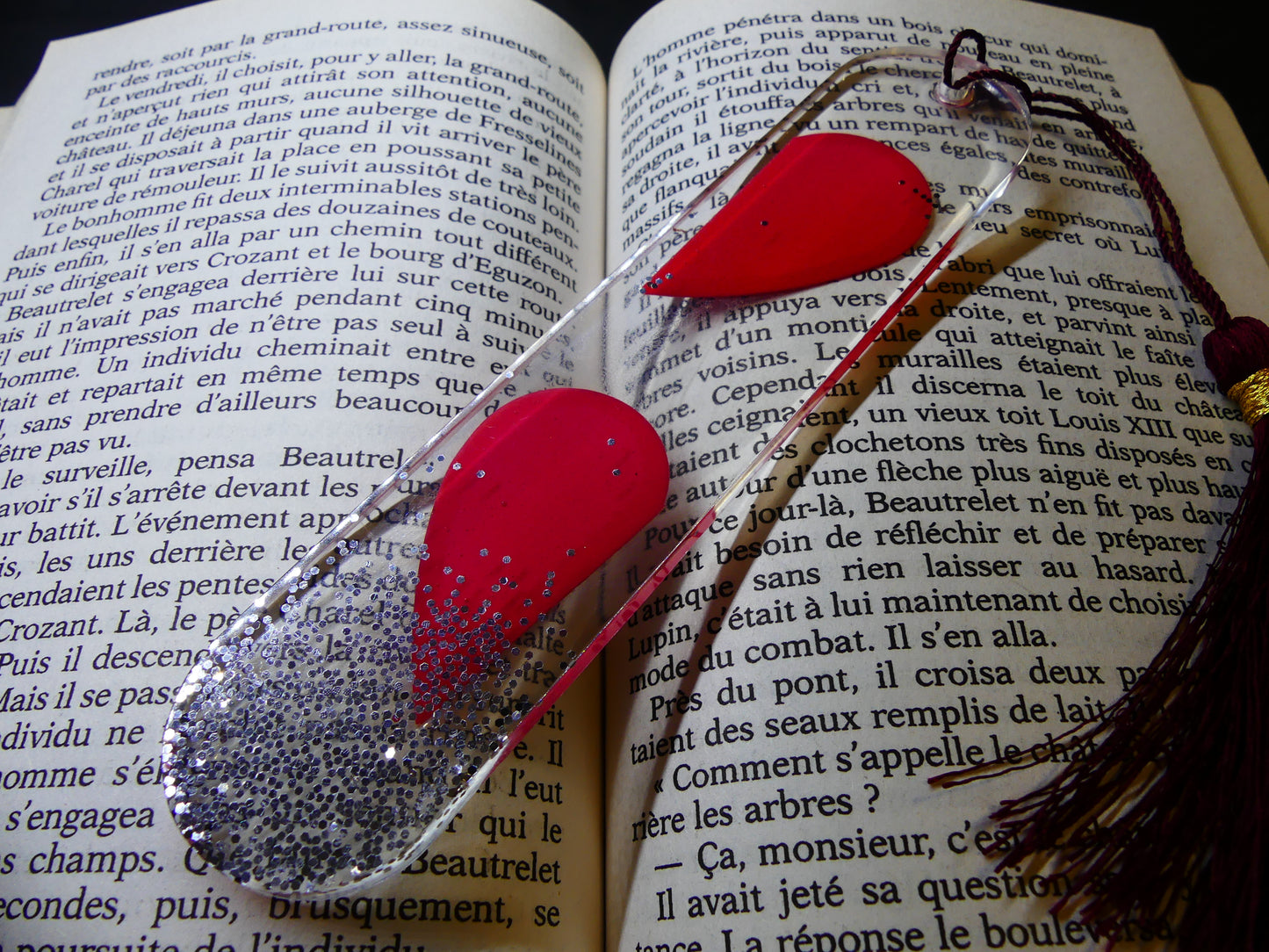 Marque-pages transparent cœur rouge/ paillettes grises