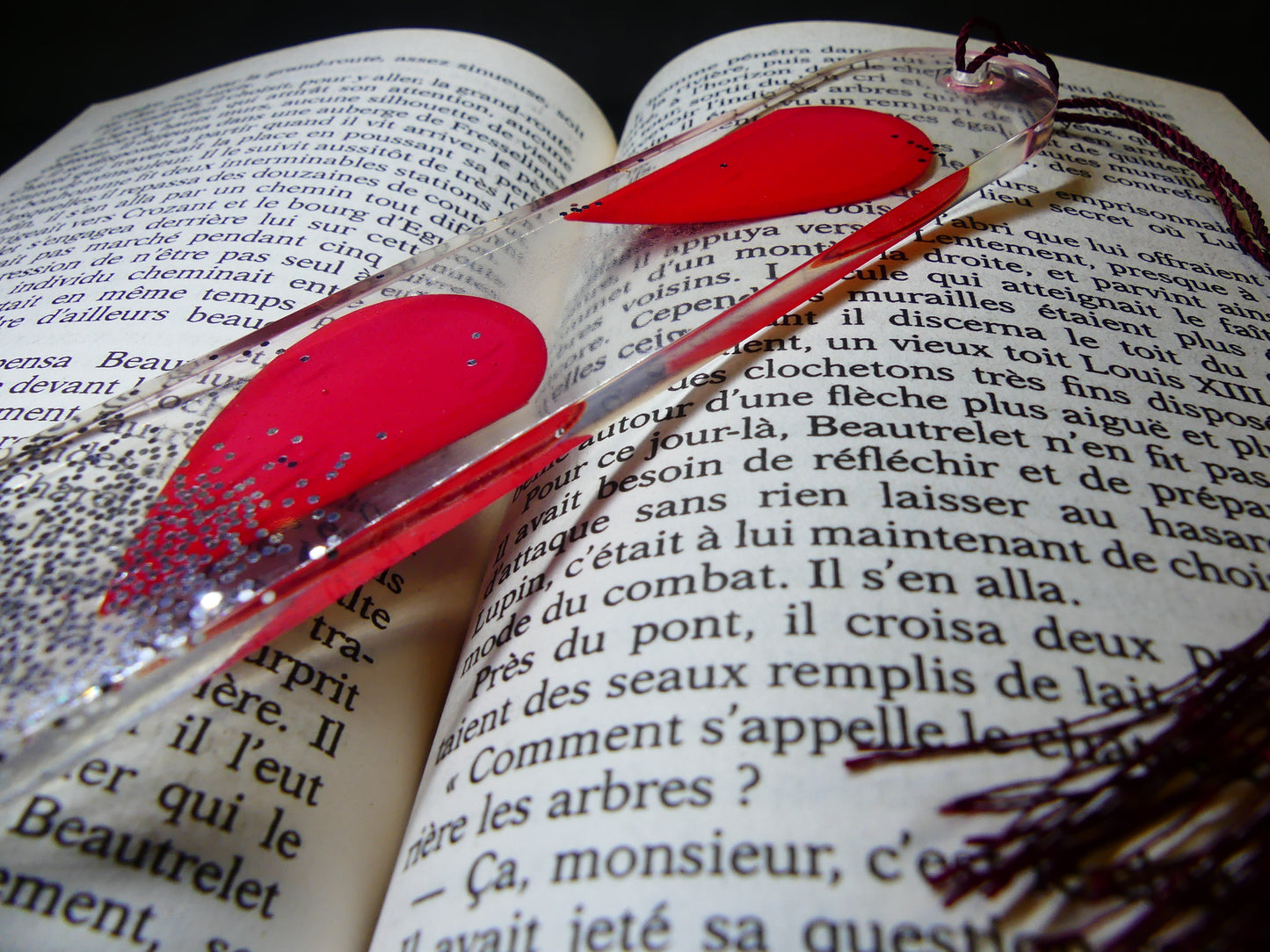 Marque-pages transparent cœur rouge/ paillettes grises