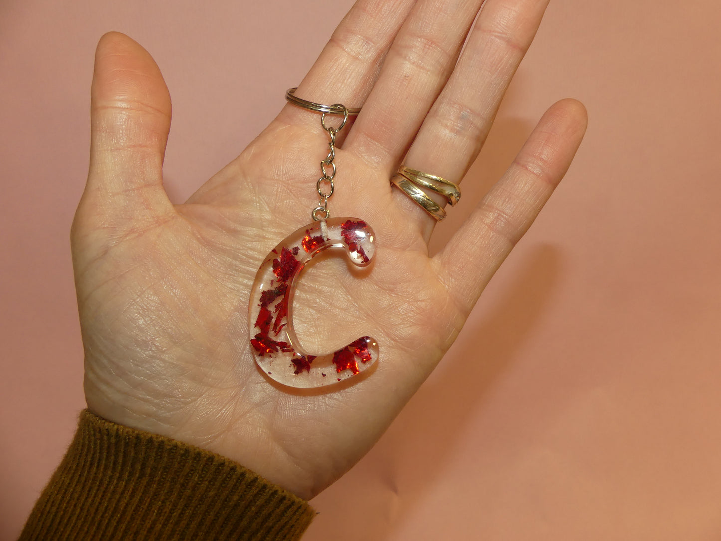 Porte-clefs Alphabet C transparent /feuilles d'or rouge