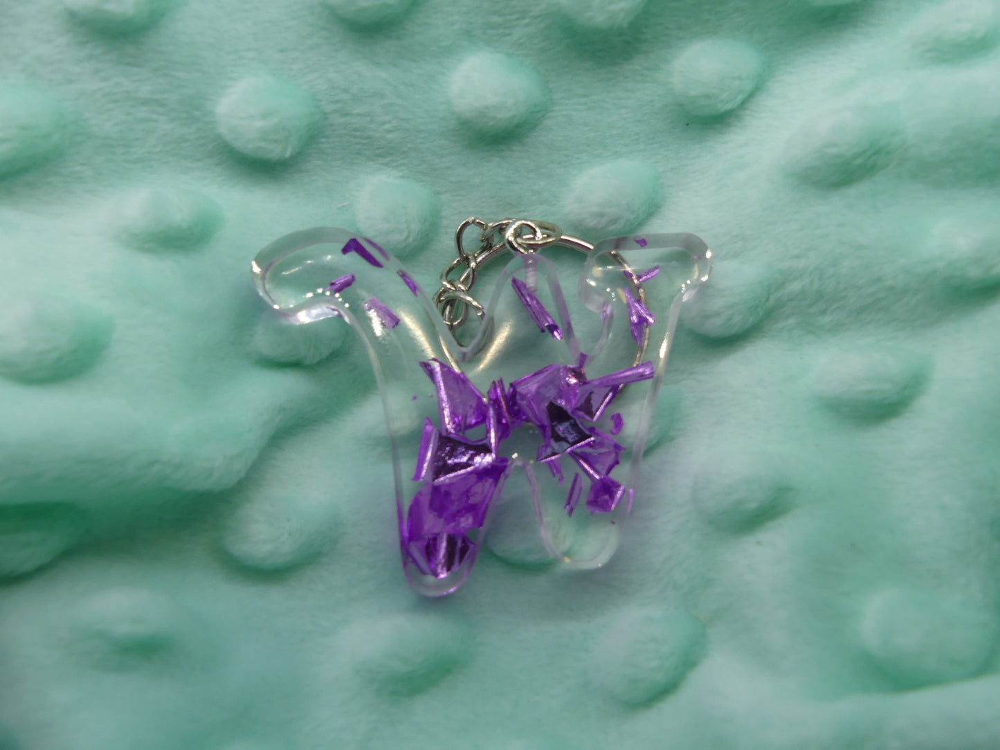 Porte-clefs Alphabet W transparent/feuilles d'or violettes