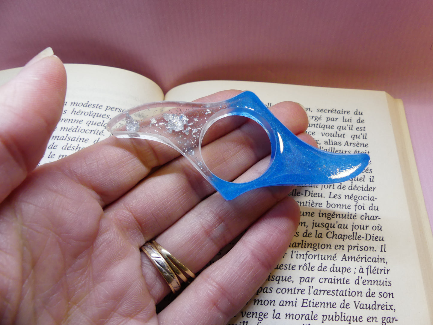 Bague de lecture V1  bleu/transparent/feuilles d'or grises/paillettes