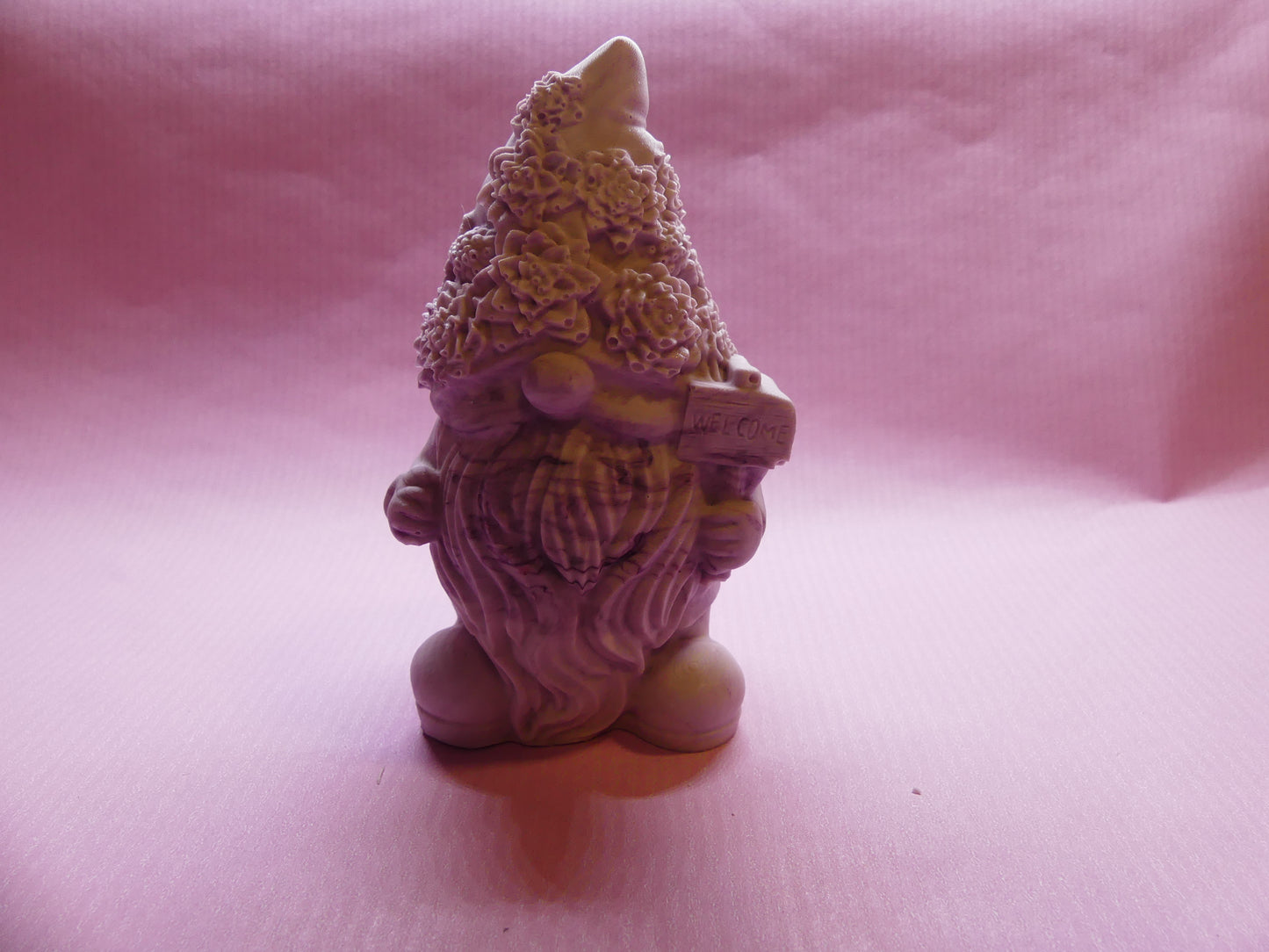 Gnome avec chapeau fleuri marbré violet